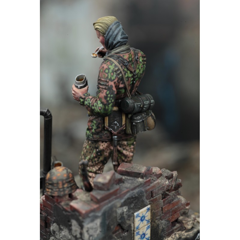 ak-interactive-soldato-ss-tedesco-che-mangia-wwii-1-35 image 3