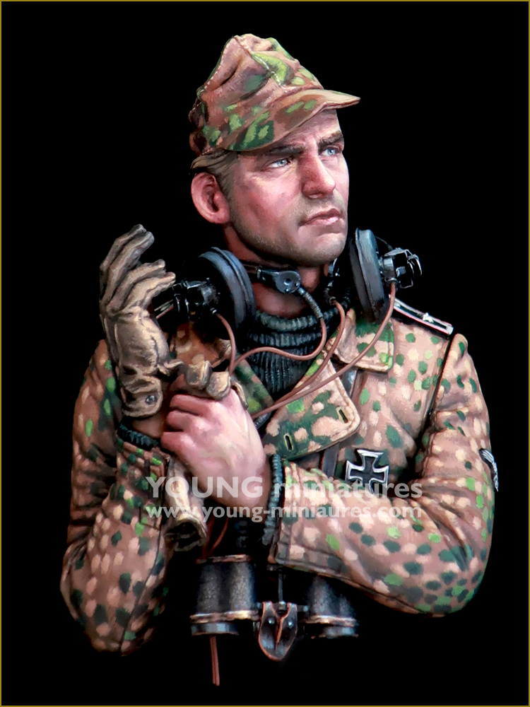 ak-interactive-ss-panzer-officer-wwii-figura-1-10 image 2