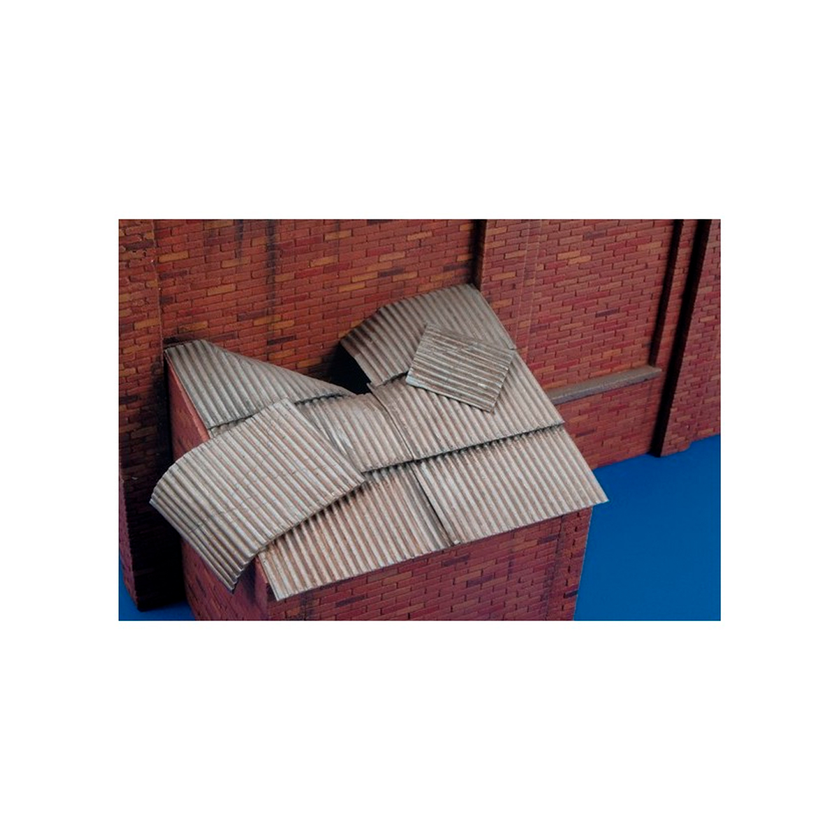 ak-interactive-1-35-corrugated-iron-sheet-lamiera-ondulata-per-diorami image 2