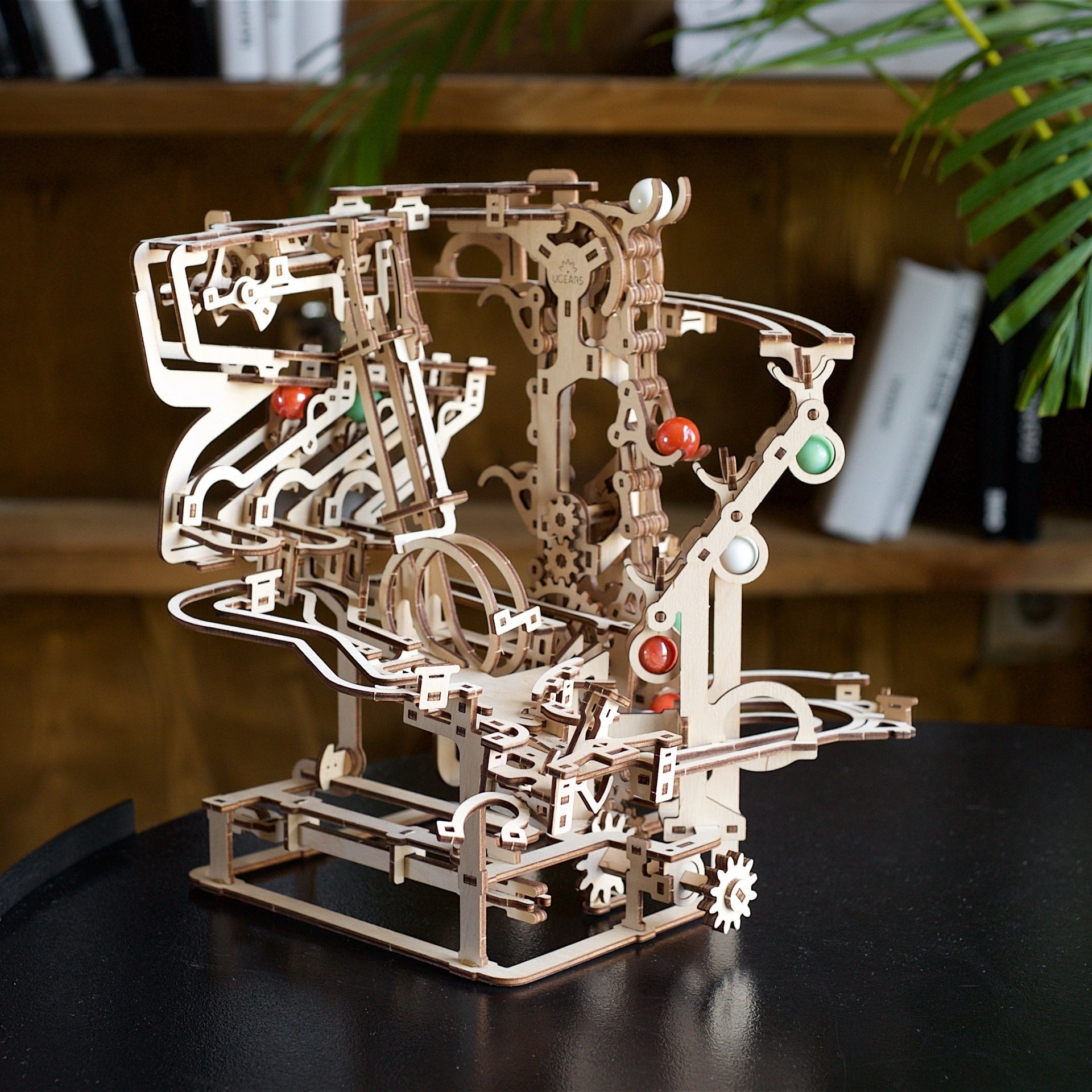ugears-marble-run-chain-hoist-pista-per-biglie-in-legno-da-costruire-con-catena image 8