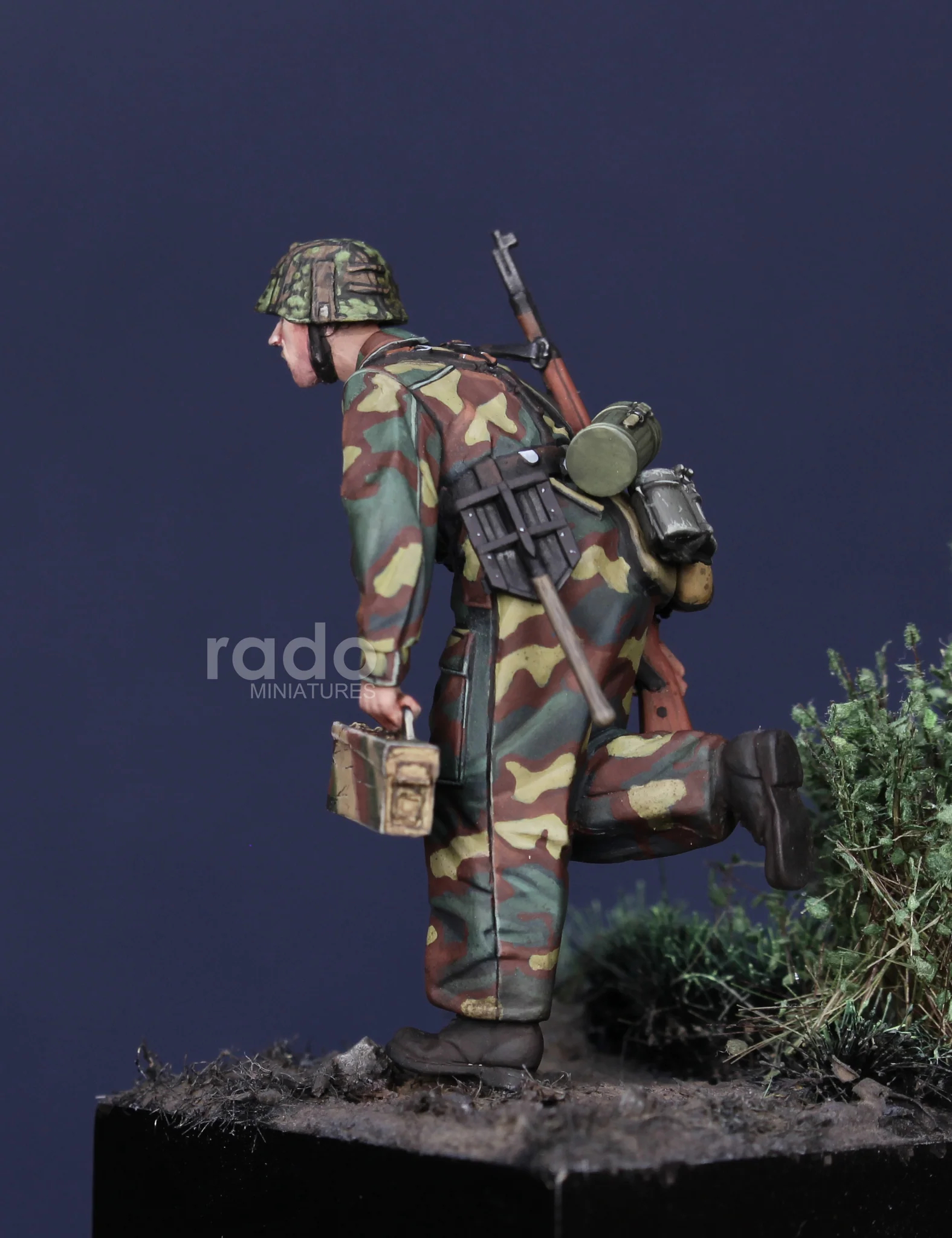 ak-interactive-w-ss-schutze-con-kar98k-normandy-1944-1-35-figurino-da-dipingere image 3