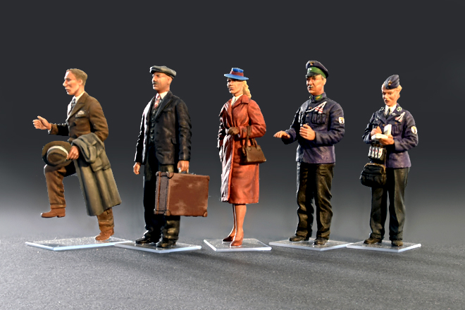 ak-interactive-1-35-tram-crew-with-passengers-set-figure-in-scala-1-35-per-model image 3