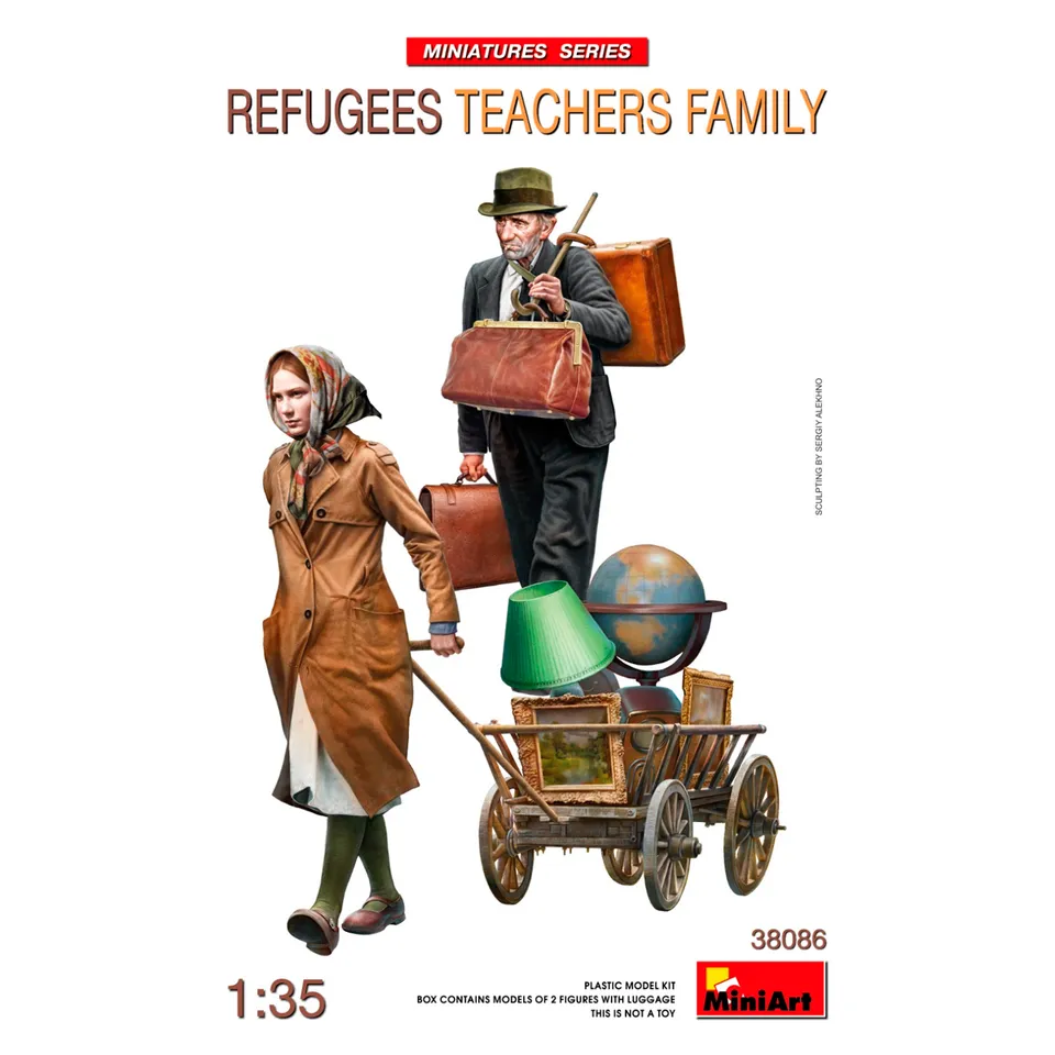 ak-interactive-1-35-refugees-teachers-family-set-figure-di-profughi-in-scala-1-3 image 1
