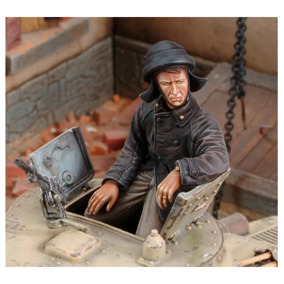 ak-interactive-m13-40-italian-tanker-wwii-figura-1-35 image 1