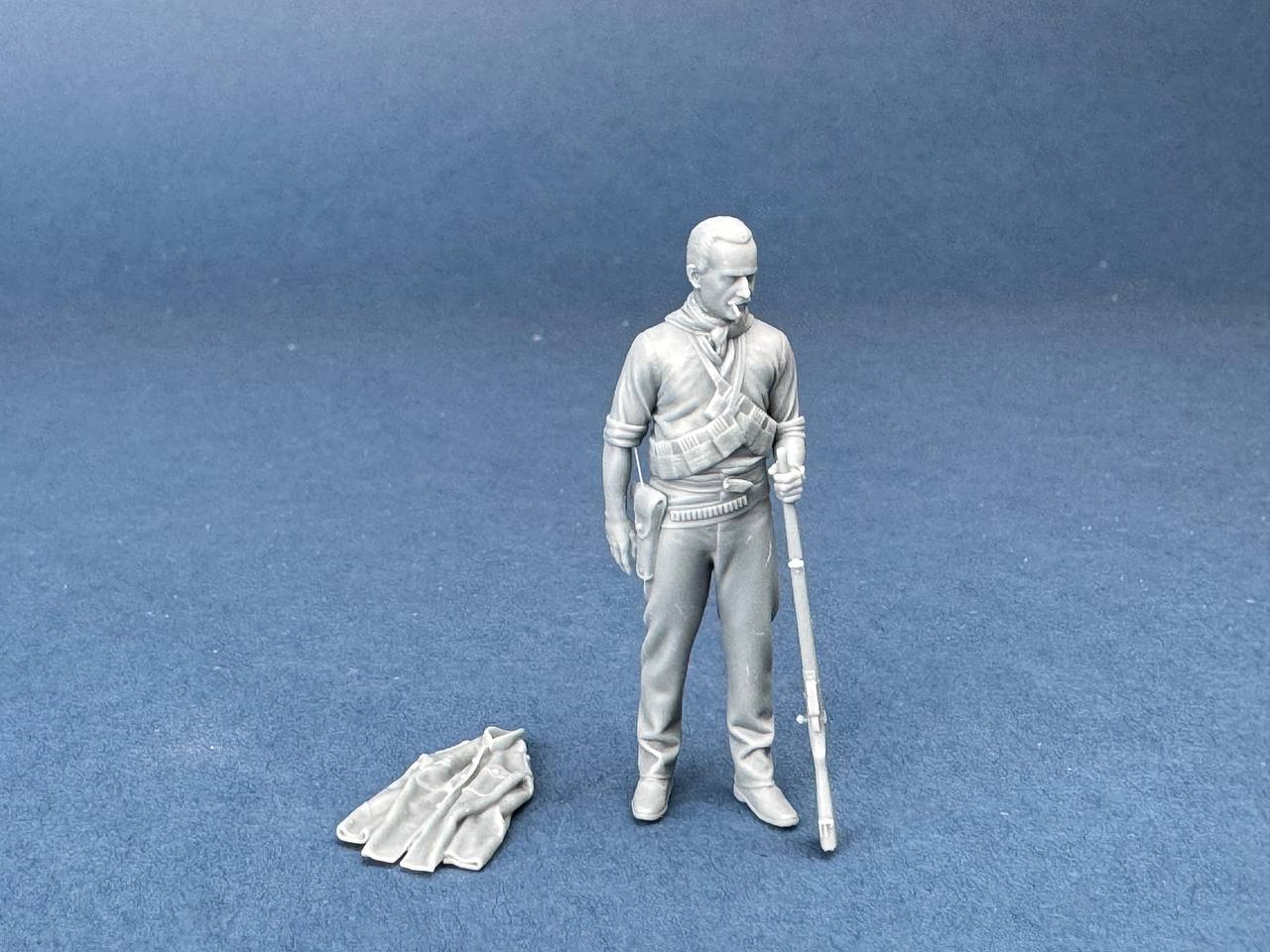 ak-interactive-1-35-royal-irish-constabulary-cadet-figura-in-scala-1-35 image 3