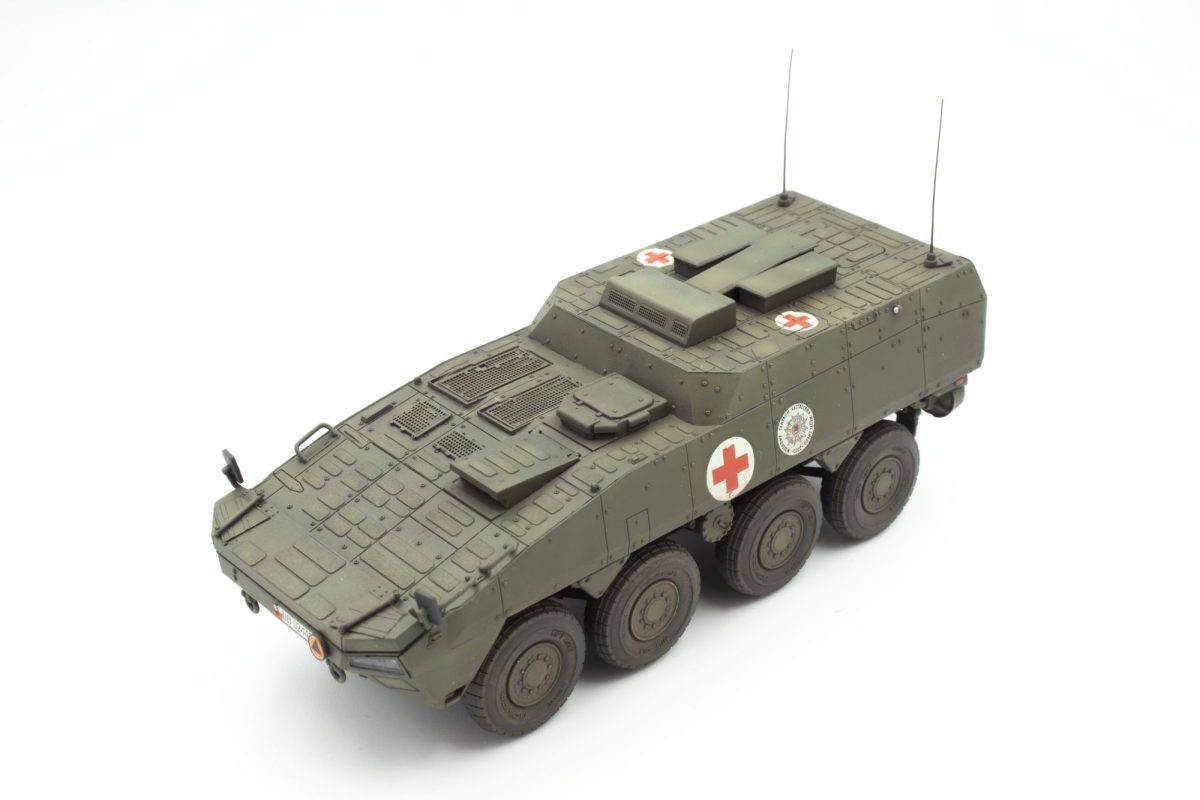 ak-interactive-1-72-bedford-mwd-general-service-closed-cab-late-production-kit-m image 2