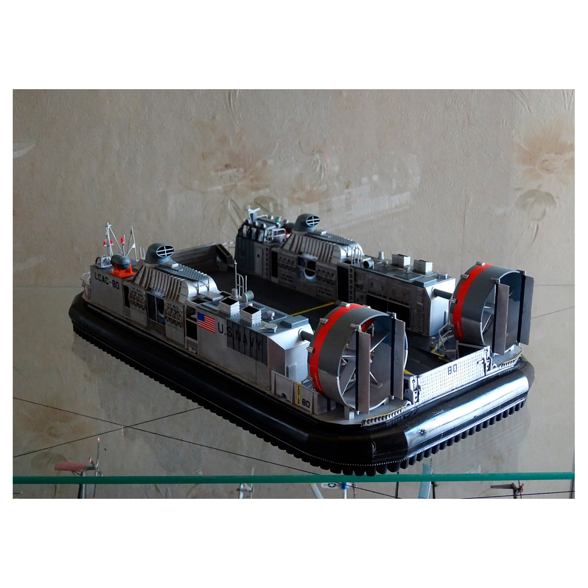 ak-interactive-1-72-usmc-landing-craft-air-cushion-lcac-kit-modellismo image 3