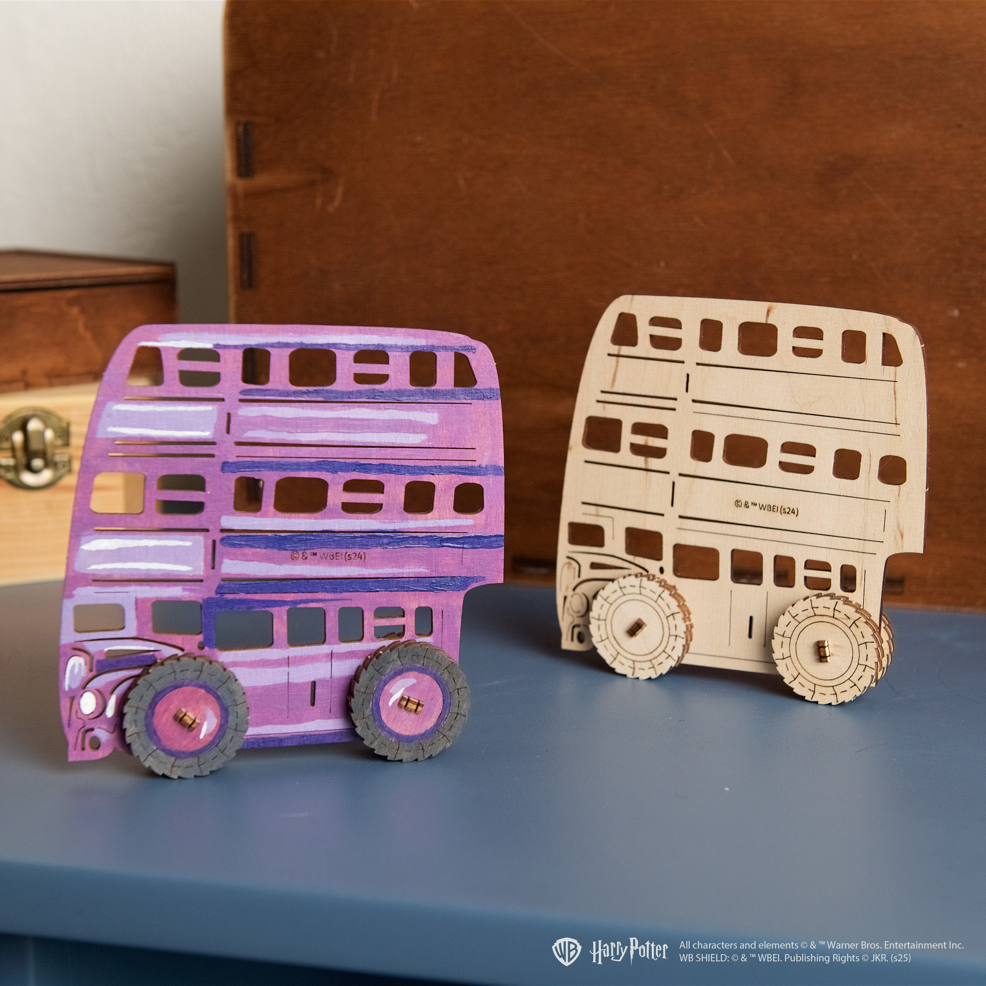 ugears-knight-bus-kit-di-modellismo-3d-da-colorare image 5