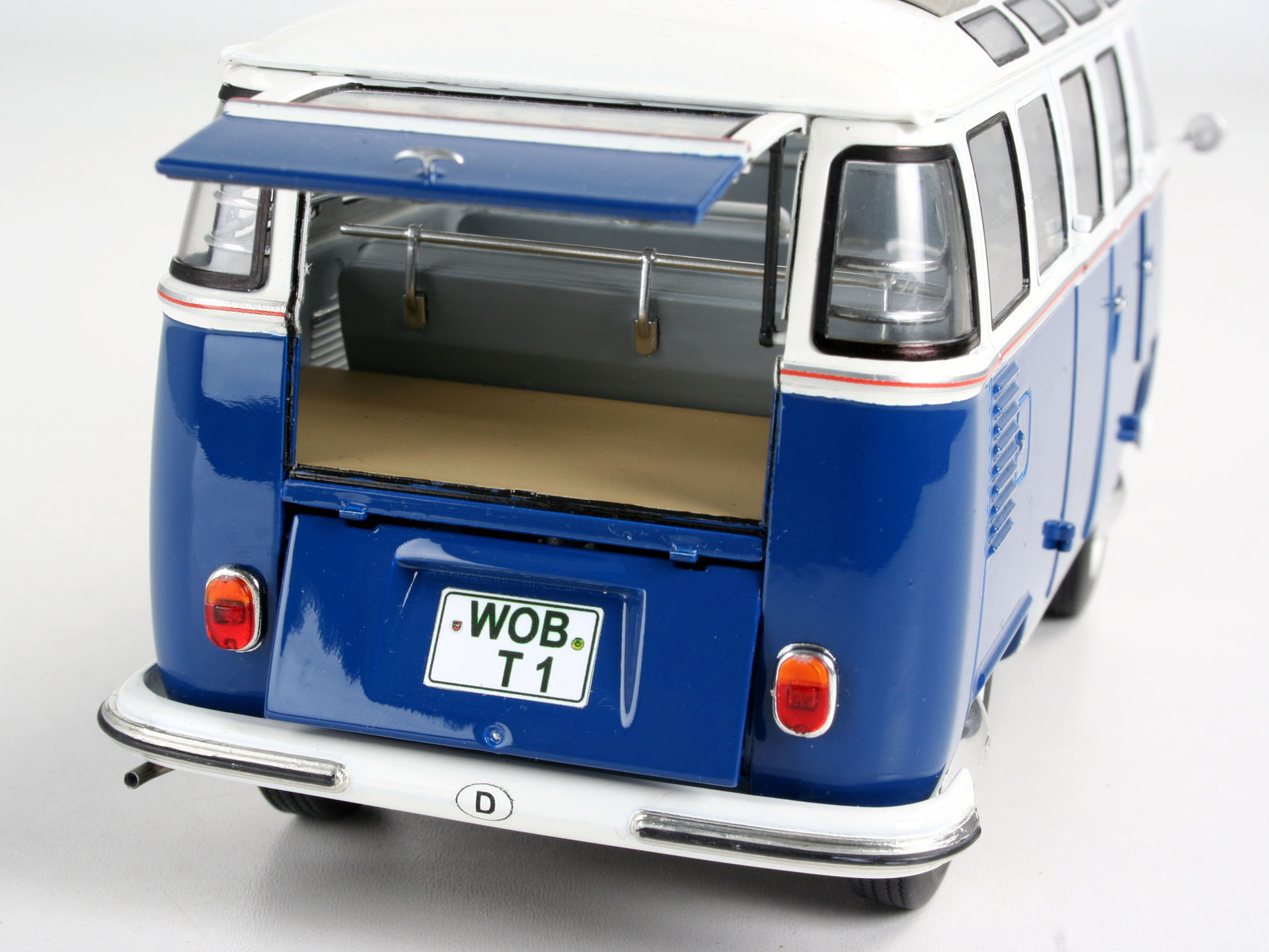ak-interactive-vw-t1-samba-bus-1-24 image 8