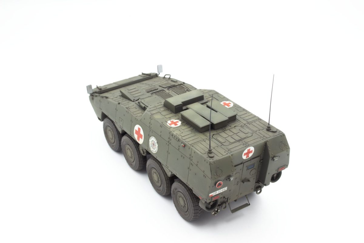 ak-interactive-1-72-bedford-mwd-general-service-closed-cab-late-production-kit-m image 5