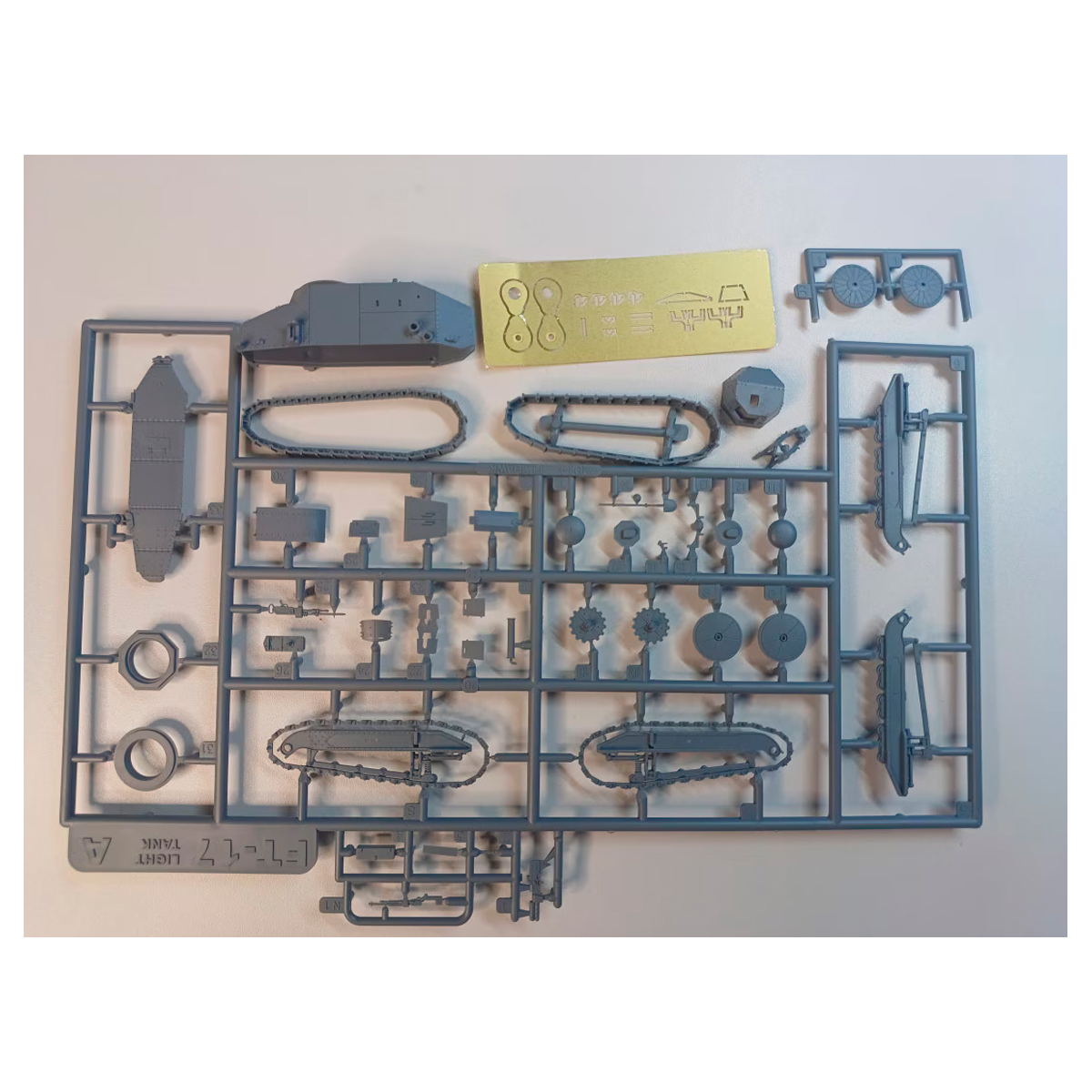 ak-interactive-renault-ft-17-light-tank-1-72-kit-carro-armato-con-torretta-rivet image 2