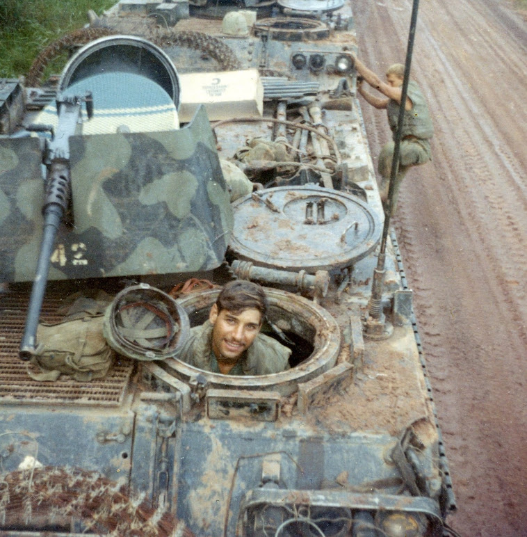 ak-interactive-1-16-u-s-infantry-helmets-vietnam-war-set-di-caschi-in-scala image 5