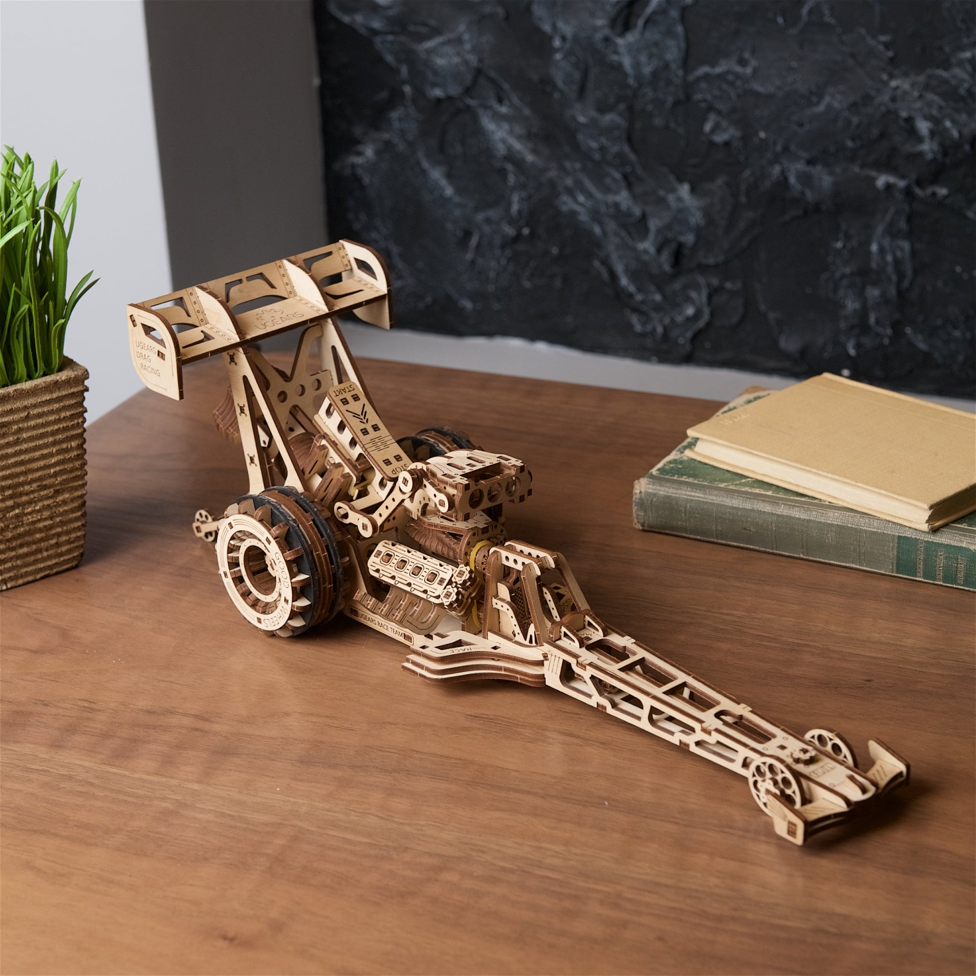 ugears-top-fuel-dragster-auto-da-corsa-dragster-in-legno-da-costruire image 8