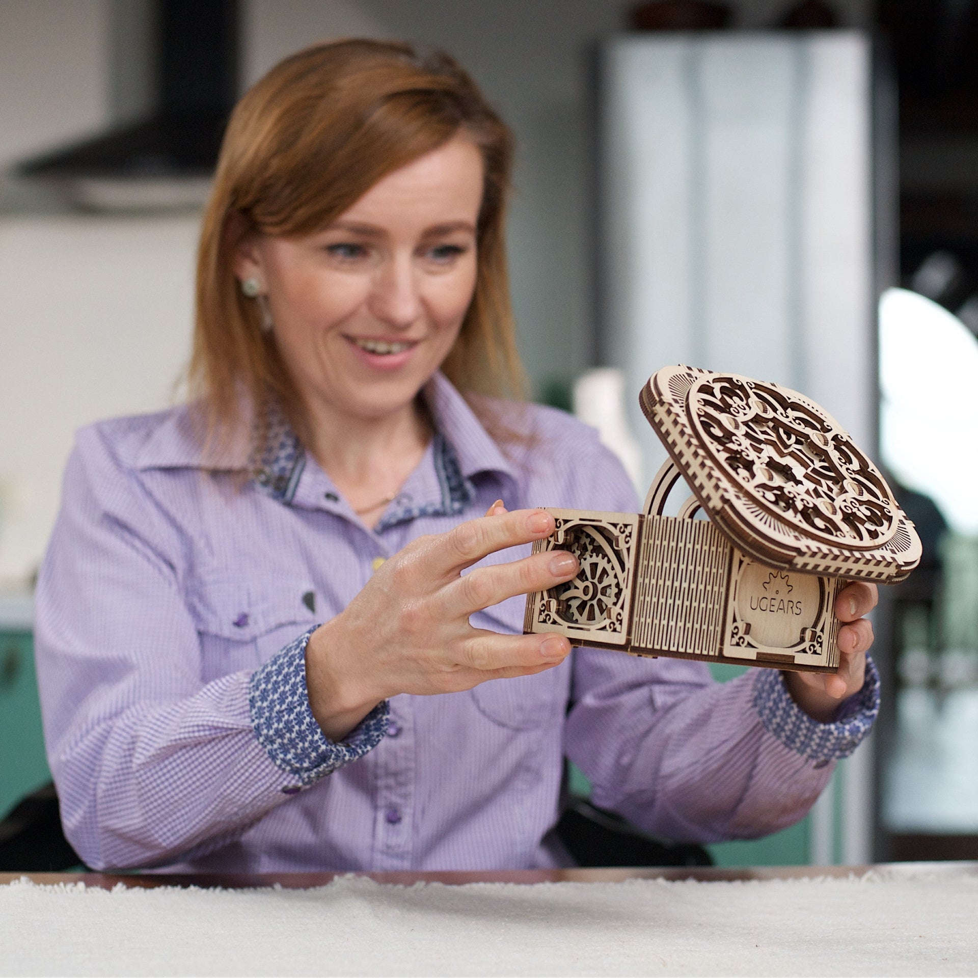 ugears-treasure-box-scatola-portagioie-meccanica-in-legno-da-costruire image 7