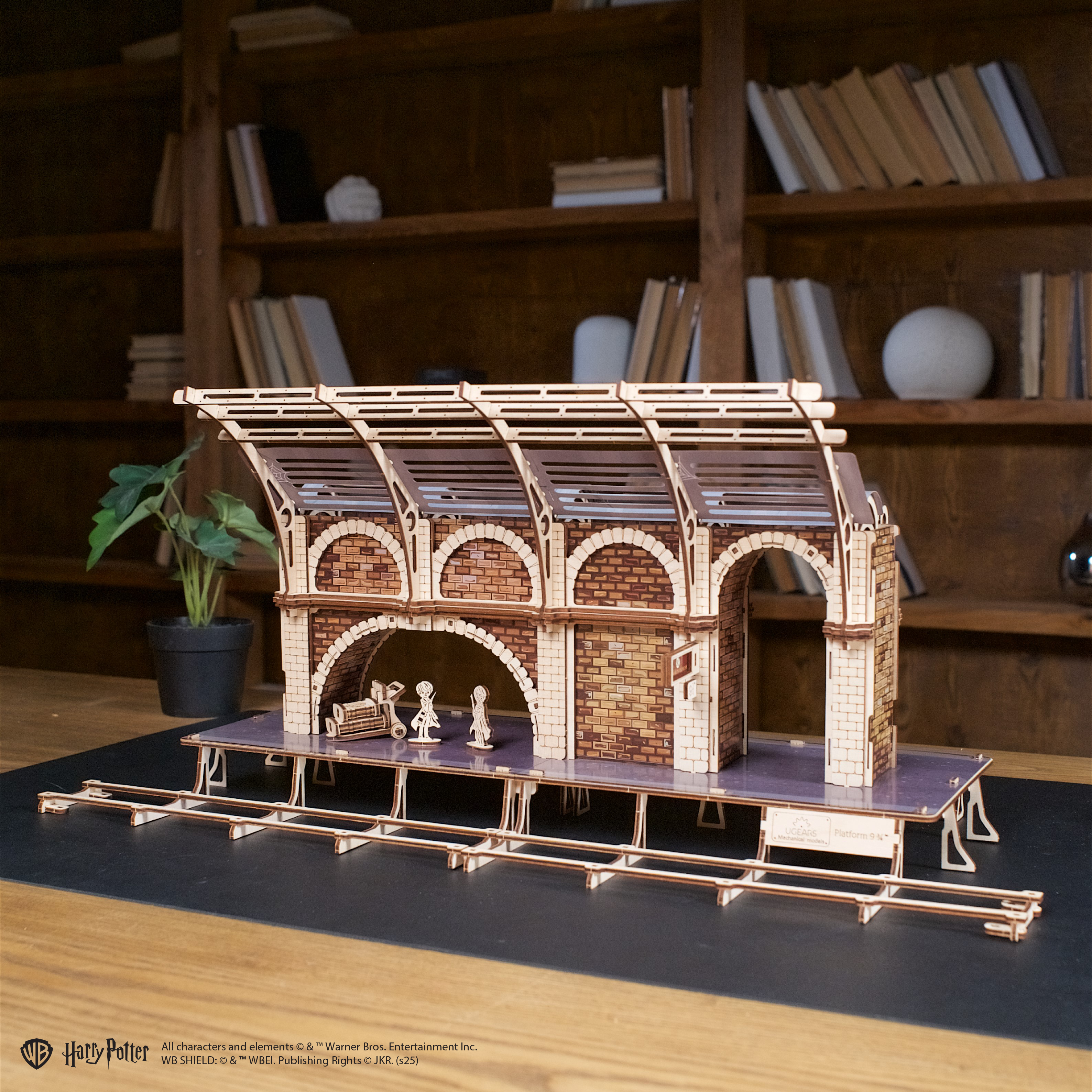 ugears-platform-9-binario-9-harry-potter-in-legno-da-costruire-king-s-cross image 8