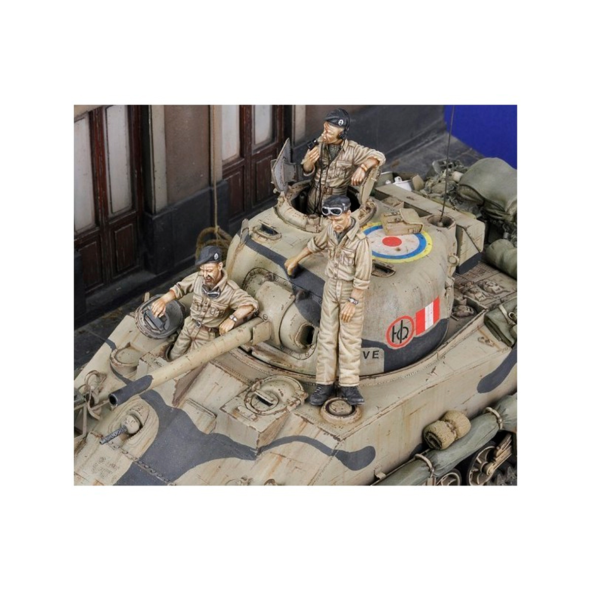 ak-interactive-sherman-clive-crew-1-35 image 2