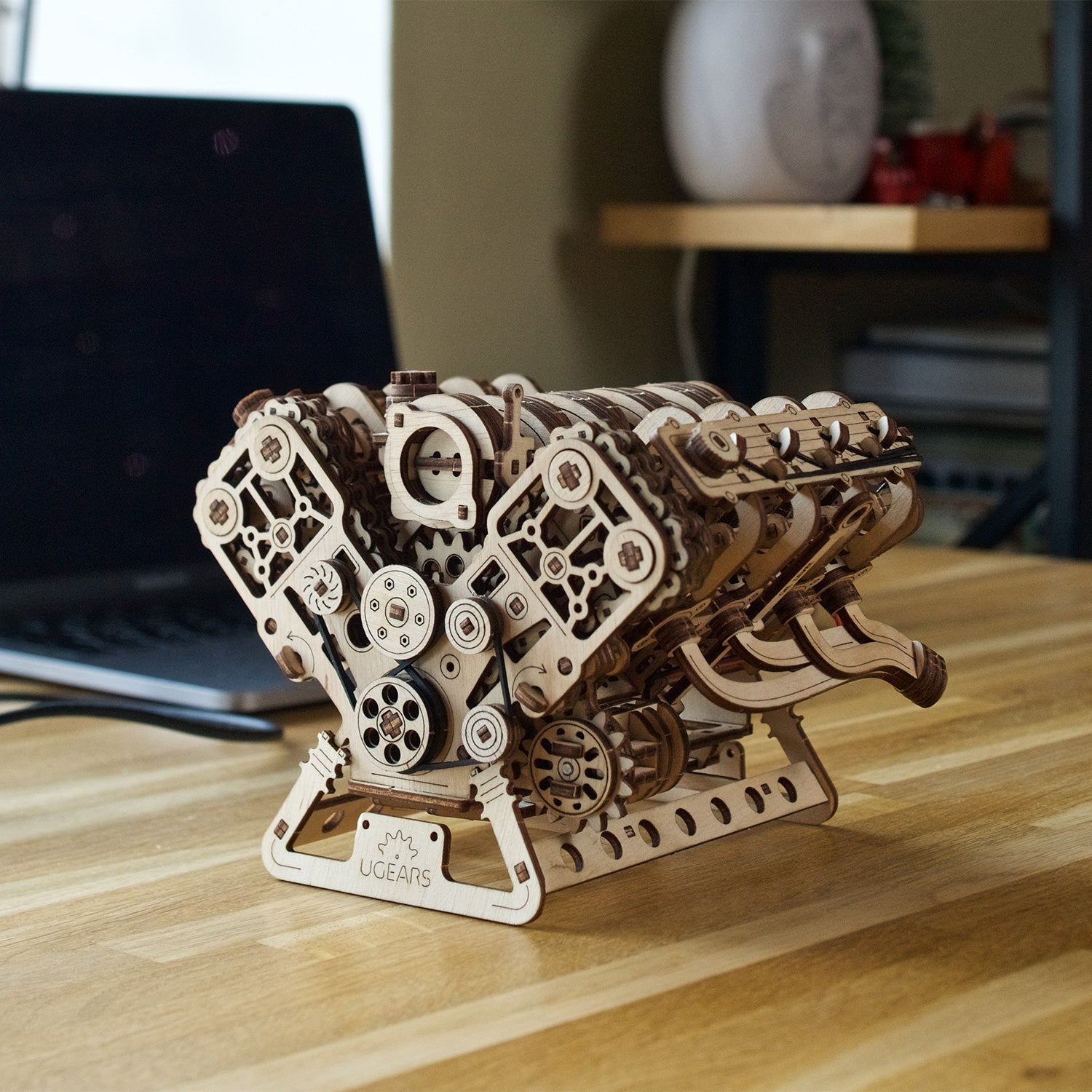 ugears-v8-engine-motore-v8-meccanico-in-legno-da-costruire image 8