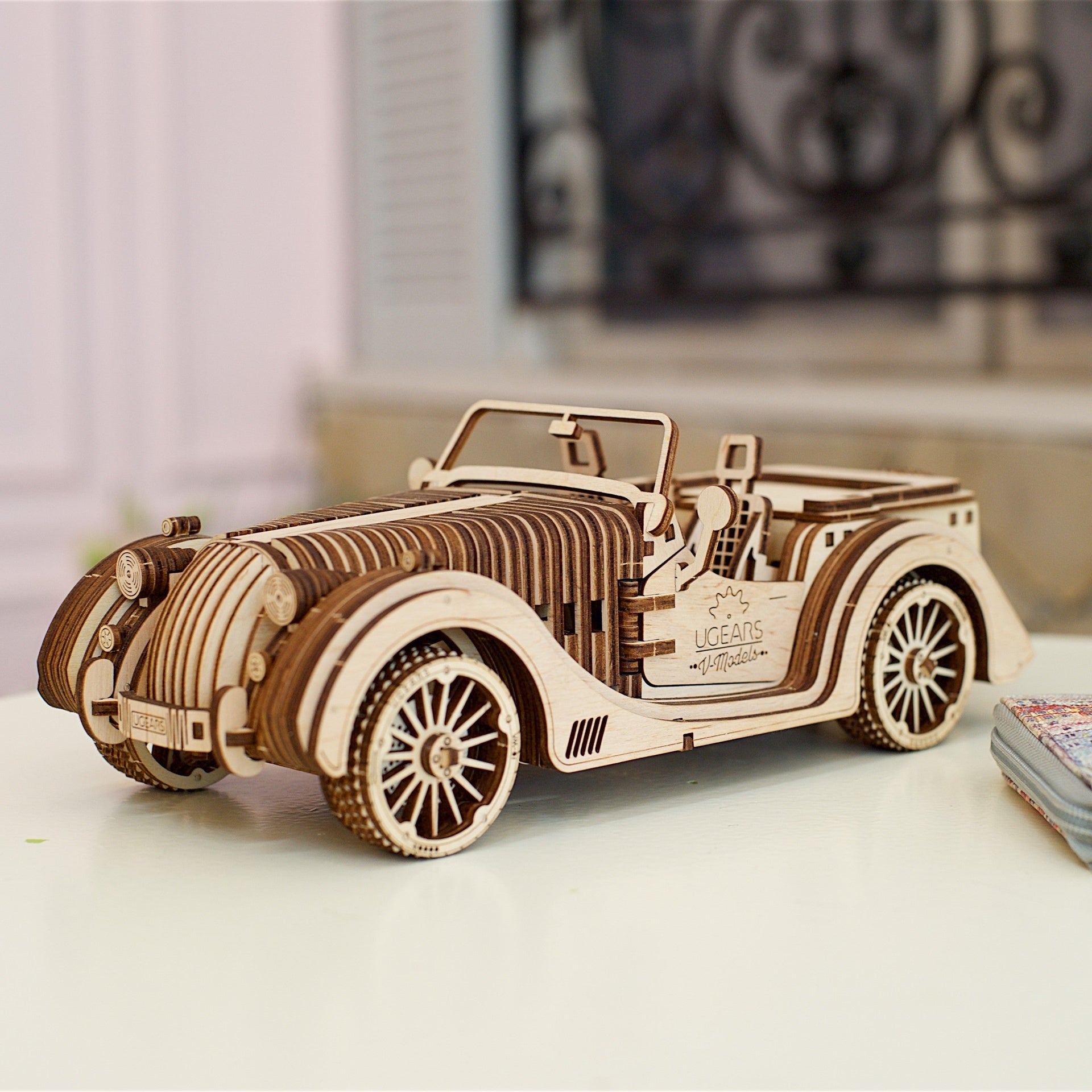 ugears-roadster-vm-01-modello-meccanico-in-legno-auto-sportiva-v8 image 8