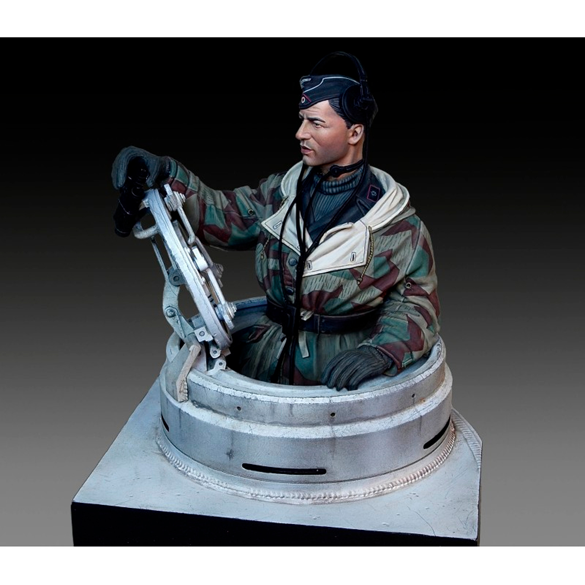 ak-interactive-german-tanker-in-winter-dress-figura-1-35-carrista-tedesco-in-uni image 2