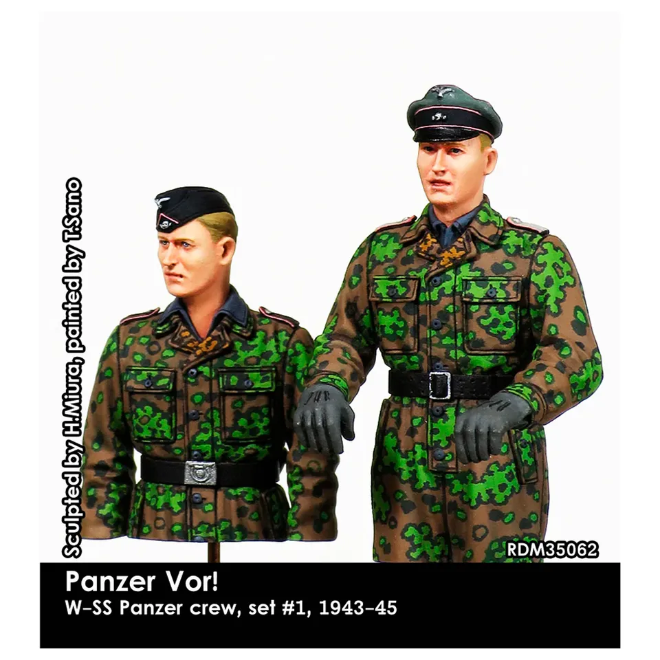 ak-interactive-w-ss-panzer-crewmen-1-2-figure-1-35-1943-45 image 1