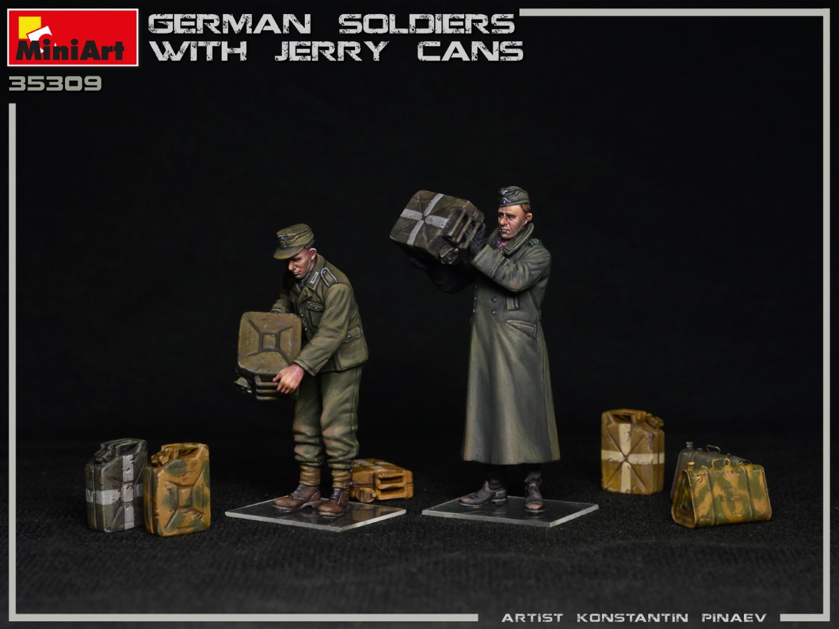 ak-interactive-1-35-german-soldiers-with-jerry-cans-set-di-miniature-in-scala-1- image 8