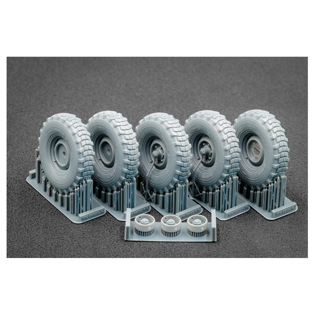 ak-interactive-unimog-404-11-0r20-x-v2-ordinary-wheel-set-1-35-set-di-ruote-per- image 2