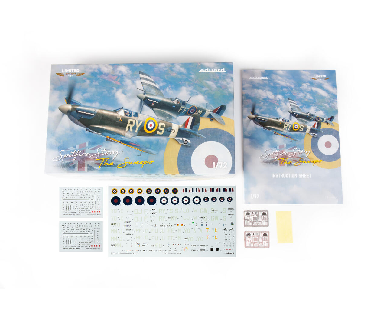 ak-interactive-1-72-spitfire-story-the-sweeps-dual-combo image 2