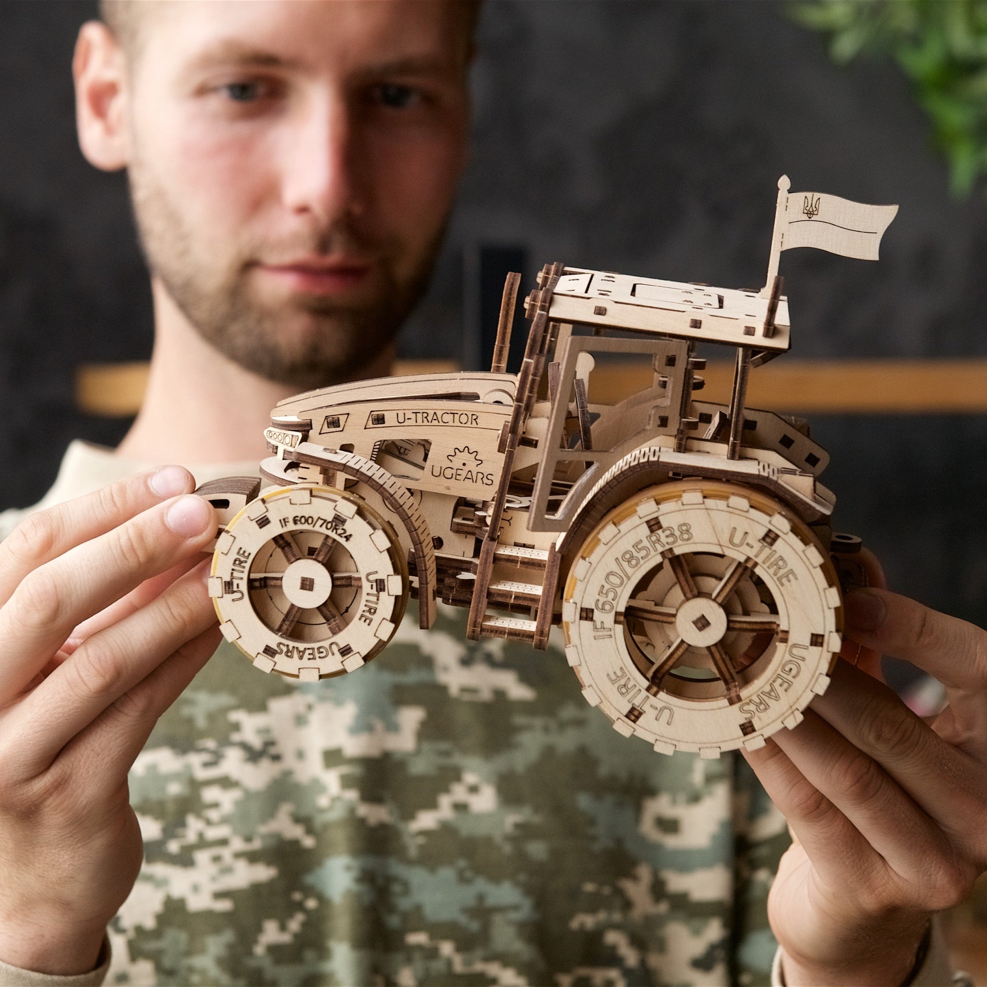 ugears-the-tractor-wins-kit-di-modellismo-in-legno-3d-trattore image 7
