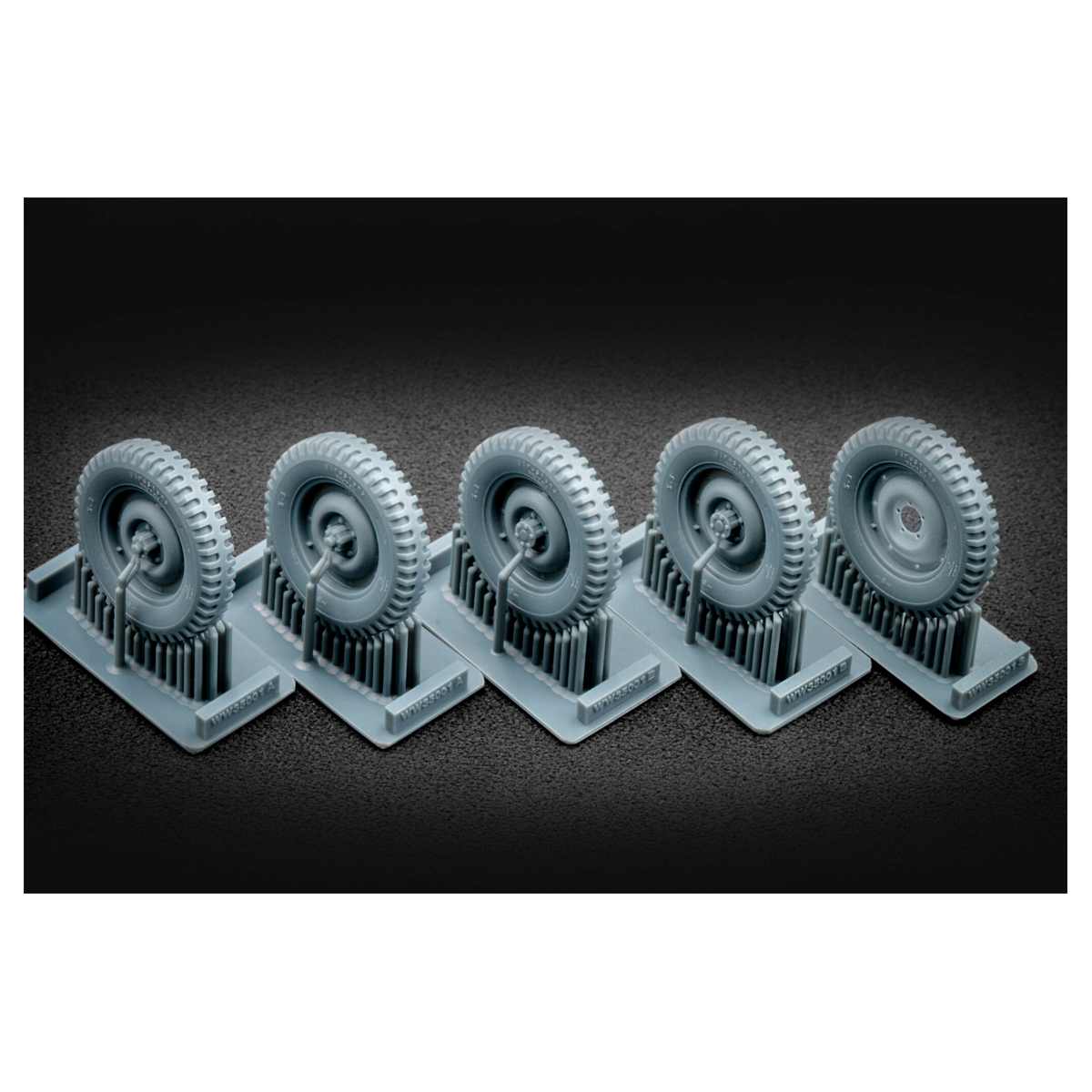 ak-interactive-set-ruote-ponderate-willys-mb-us-scala-1-35 image 2