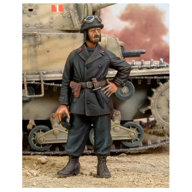 ak-interactive-1-35-italian-nco-tanker-wwii-figura-carrista-modellismo image 1