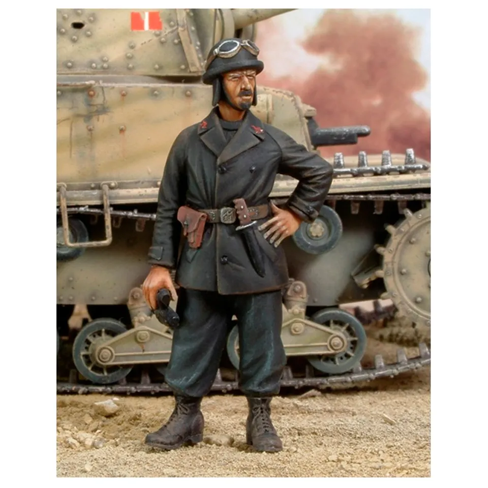 ak-interactive-italian-nco-tanker-wwii-1-35-figura-carrista-italiano-da-dipinger image 1