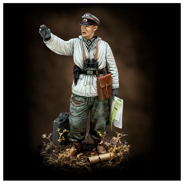 ak-interactive-german-tanker-in-winter-dress-wwii-1-72-scala image 1