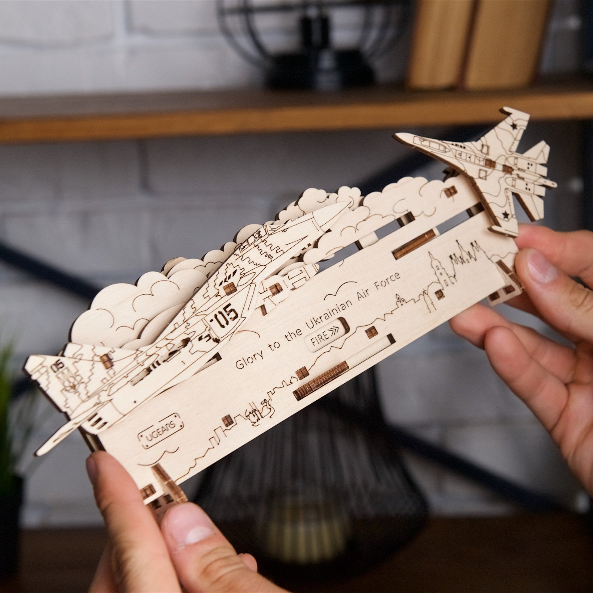 ugears-the-ghost-of-kyiv-attacks-mini-modello-legno-3d image 4