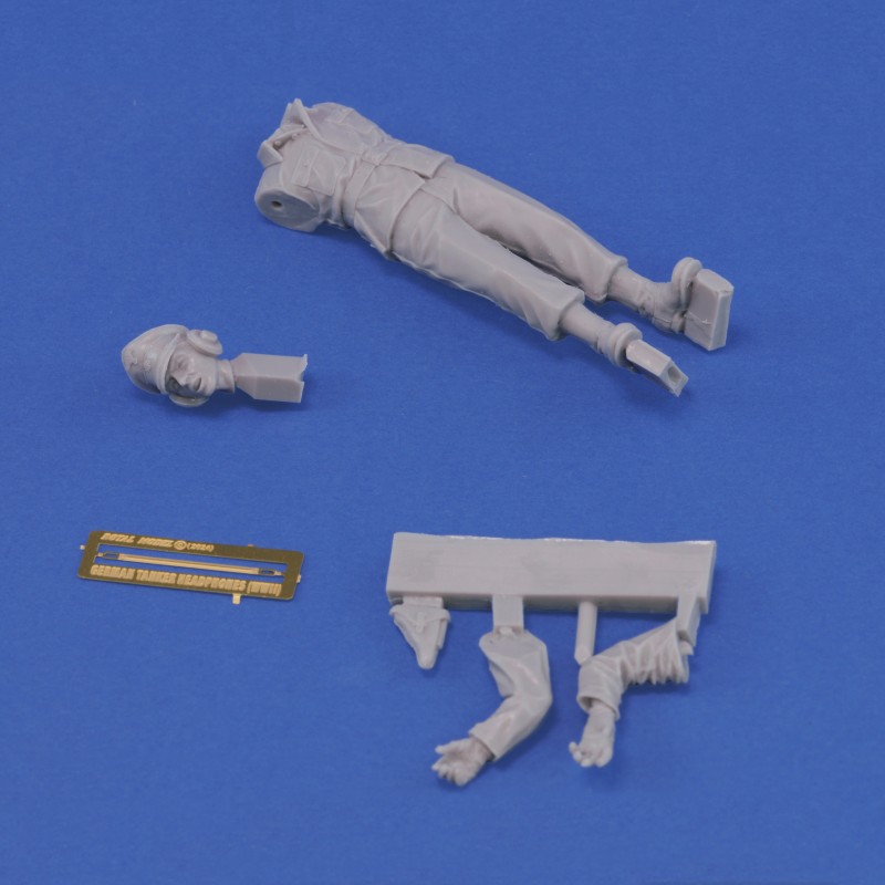 ak-interactive-german-tanker-wwii-in-scala-1-35-figura-modellismo image 3