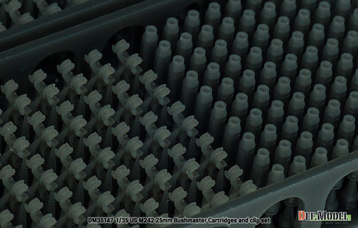 ak-interactive-us-m242-25mm-bushmaster-set-cartucce-e-clip-oltre-200-pezzi-per-k image 3