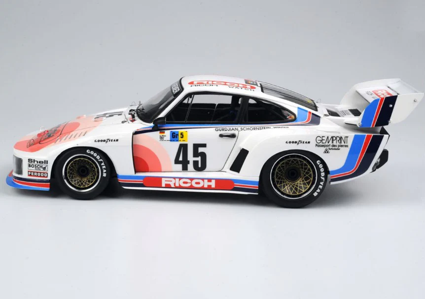 ak-interactive-porsche-935-k2-1978-le-mans-24-hours-in-scala-1-24 image 4