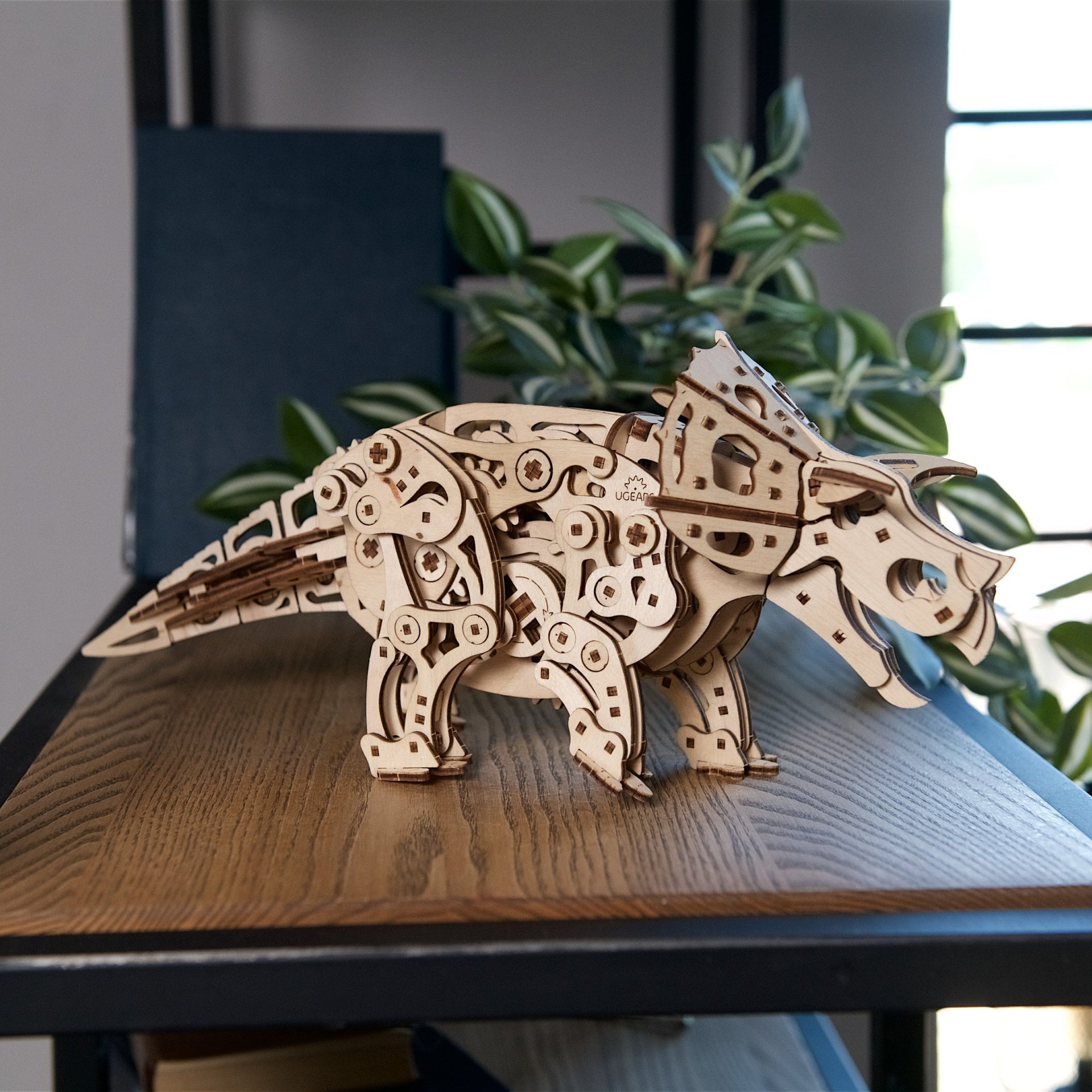 ugears-triceratops-dinosauro-meccanico-in-legno-da-costruire image 8