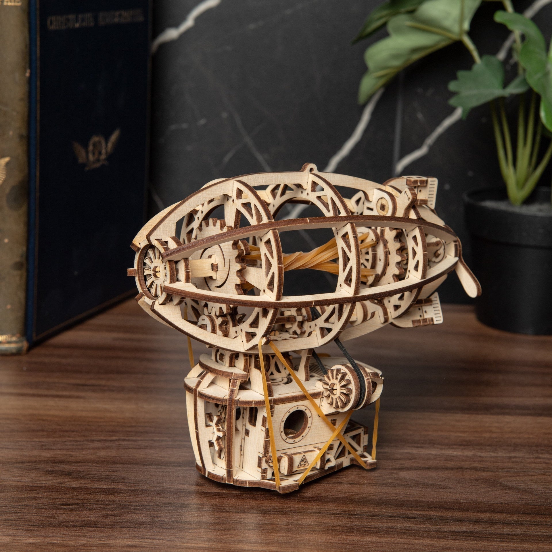 ugears-steampunk-airship-mini-dirigibile-in-legno-da-costruire-con-motore-a-elas image 8