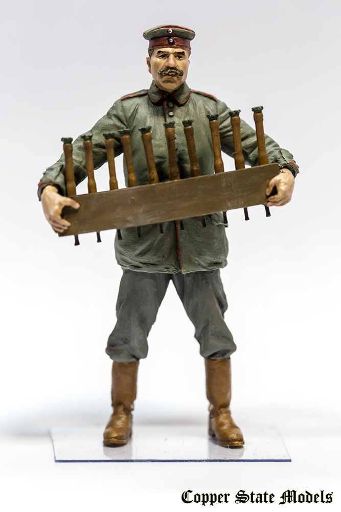 ak-interactive-set-figure-german-aerodrome-personnel-with-grenades-scala-1-32 image 3