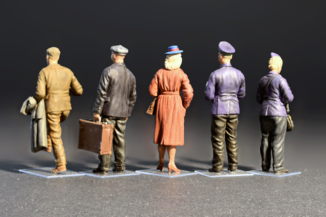 ak-interactive-1-35-tram-crew-with-passengers-set-figure-in-scala-1-35-per-model image 4