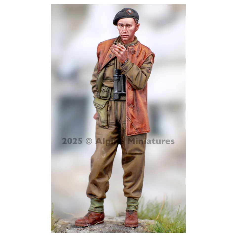 ak-interactive-british-cw-tank-officer-1-35-figura-modellismo-da-costruire-e-dip image 1