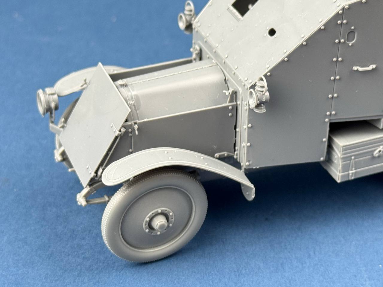 ak-interactive-1-35-armoured-tender-british-and-irish-service-kit-autocarro-mili image 3