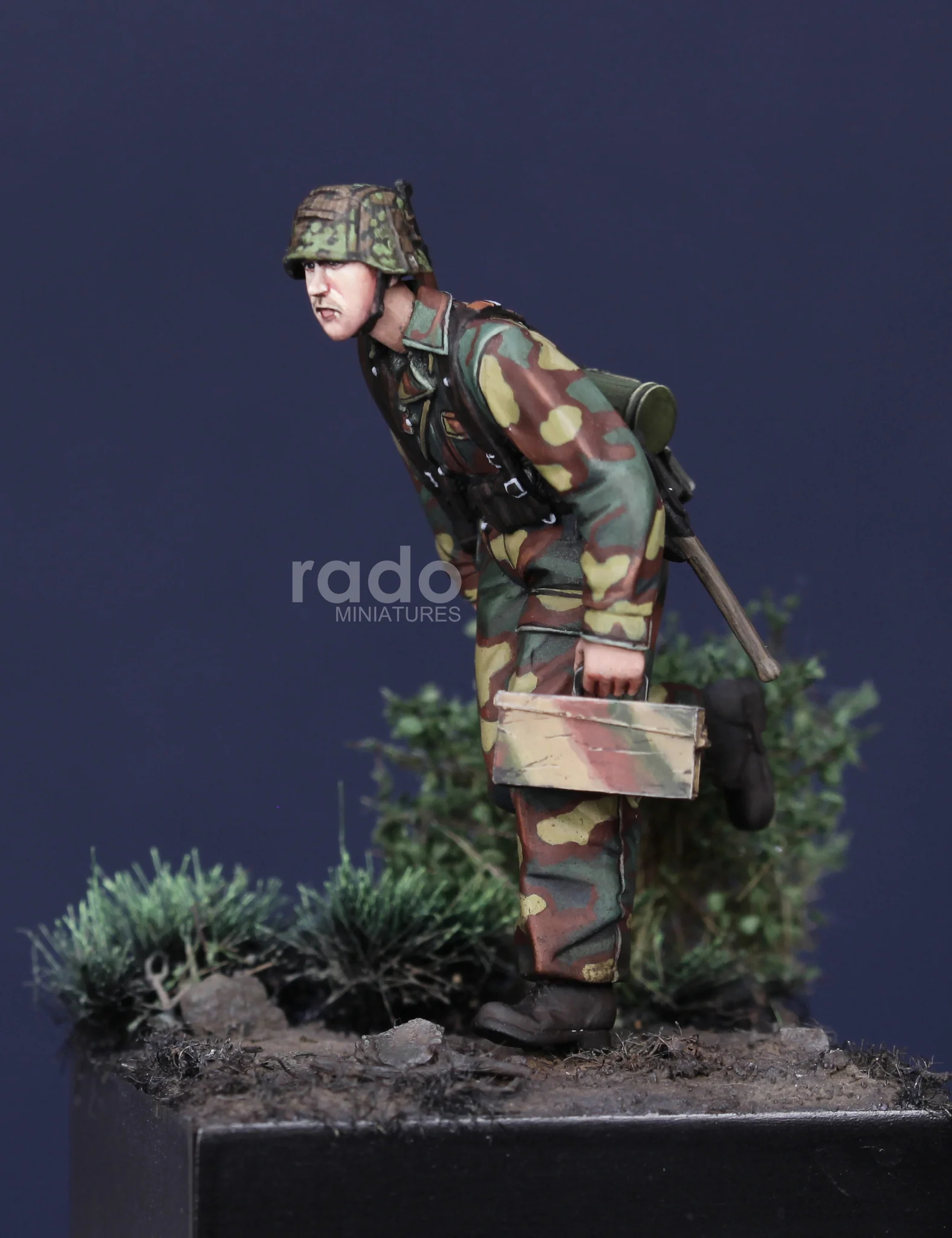 ak-interactive-w-ss-schutze-con-kar98k-normandy-1944-1-35-figurino-da-dipingere image 2