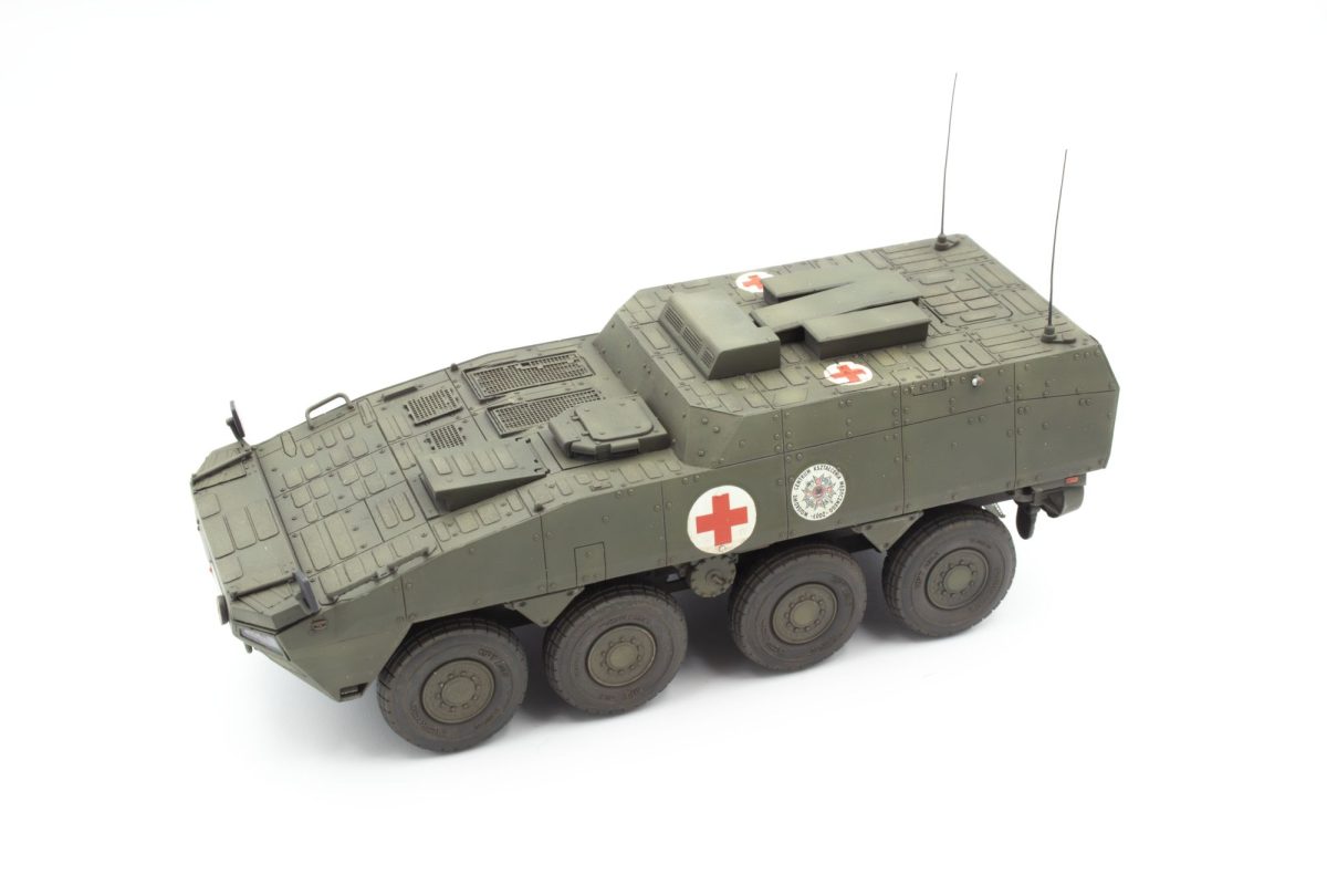 ak-interactive-1-72-bedford-mwd-general-service-closed-cab-late-production-kit-m image 3