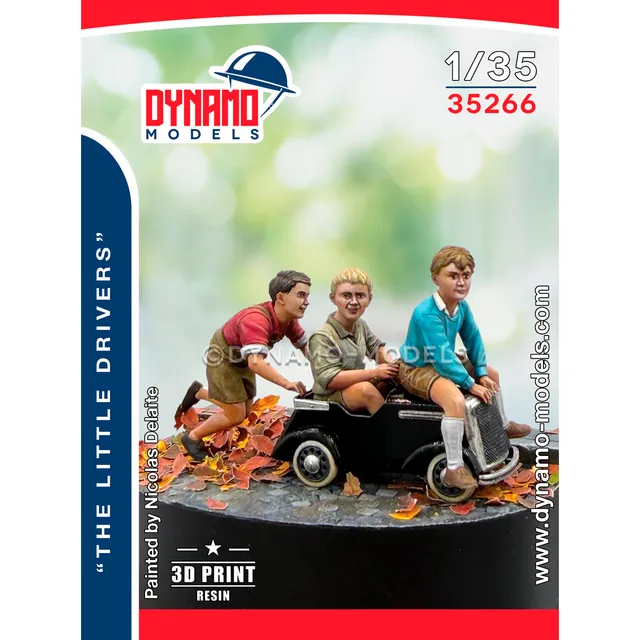 ak-interactive-1-35-civilian-the-little-drivers-set-di-figure image 1