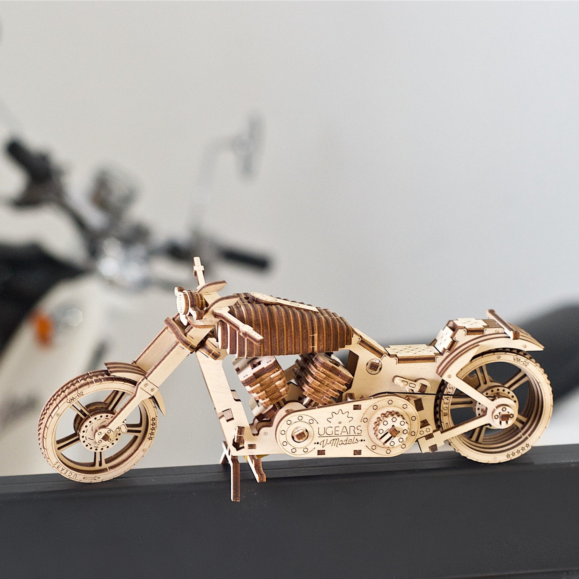 ugears-bike-vm-02-modellino-meccanico-in-legno-di-moto-cruiser-da-costruire image 7