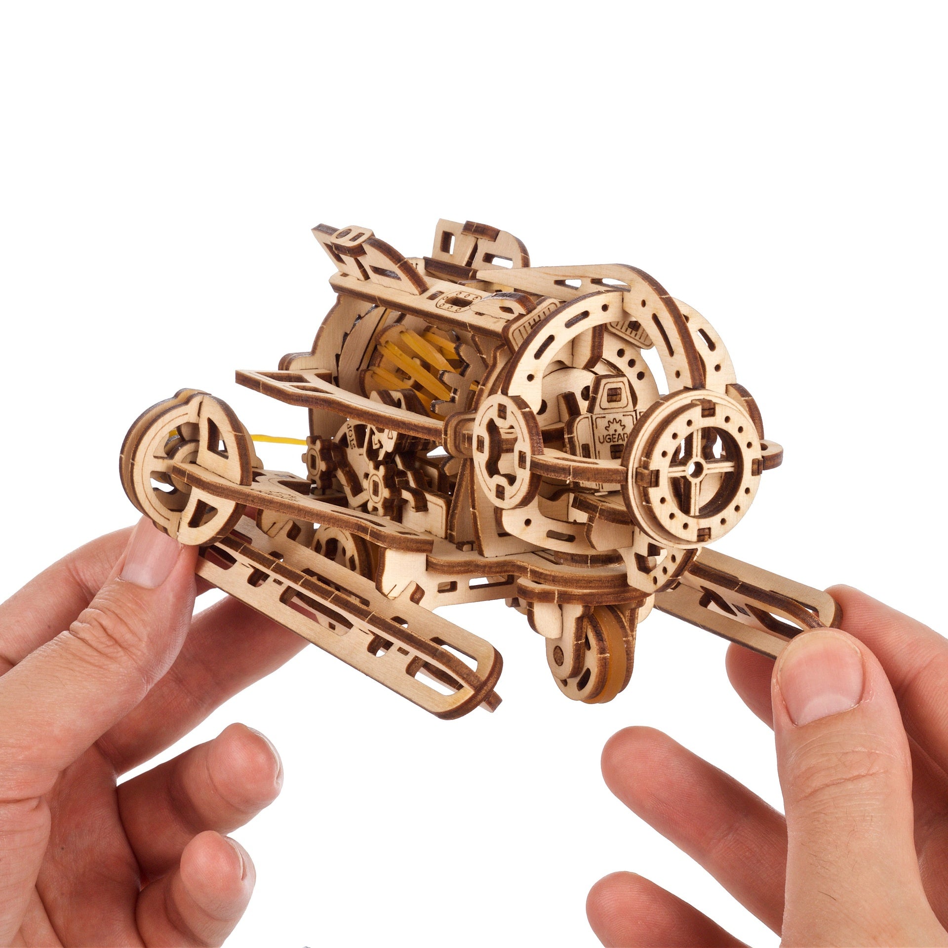 ugears-steampunk-submarine-sottomarino-in-legno-1-48-con-motore-a-elastico image 4