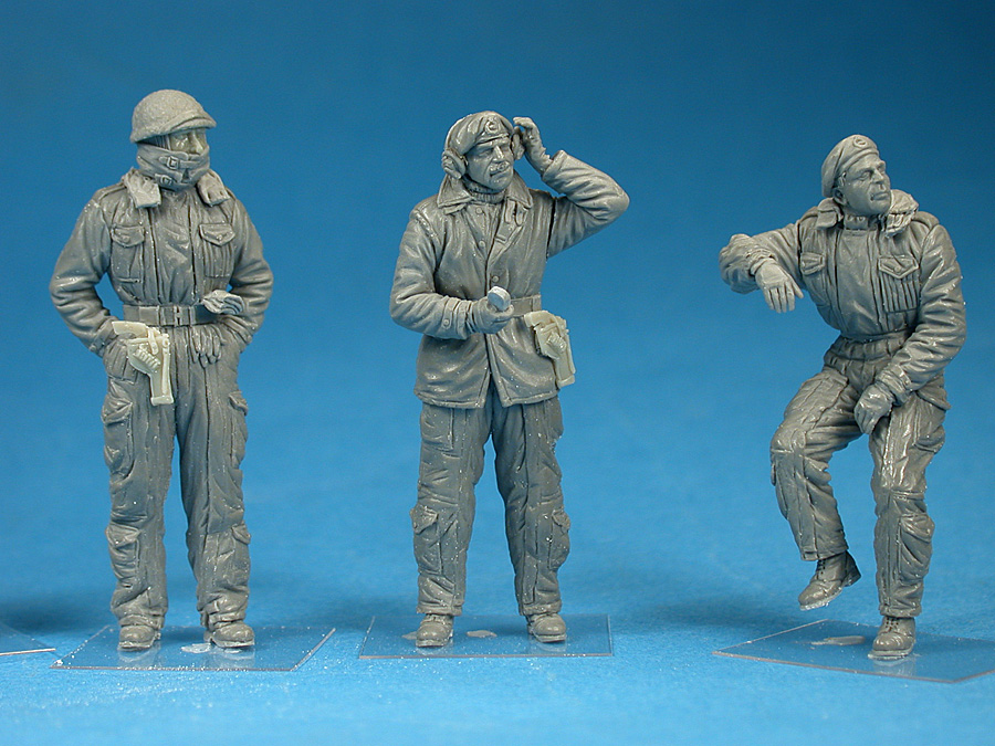 ak-interactive-1-35-british-tank-crew-winter-uniform-equipaggio-carristi-britann image 4