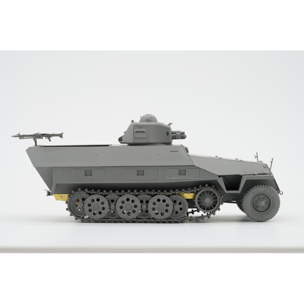ak-interactive-1-35-sd-kfz-251-ausf-d-con-torretta-r35 image 4