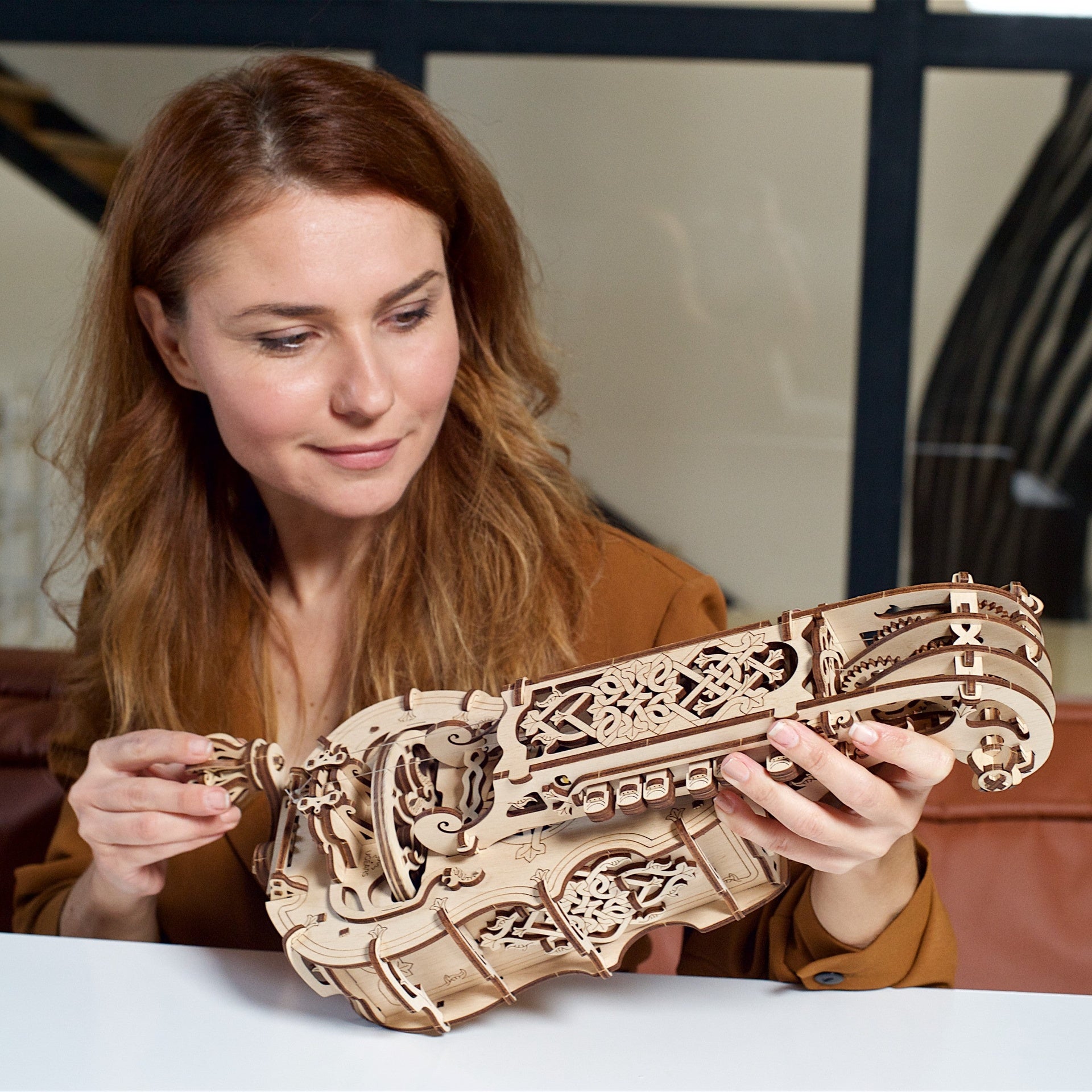 ugears-hurdy-gurdy-ghironda-meccanica-in-legno-strumento-funzionante image 7